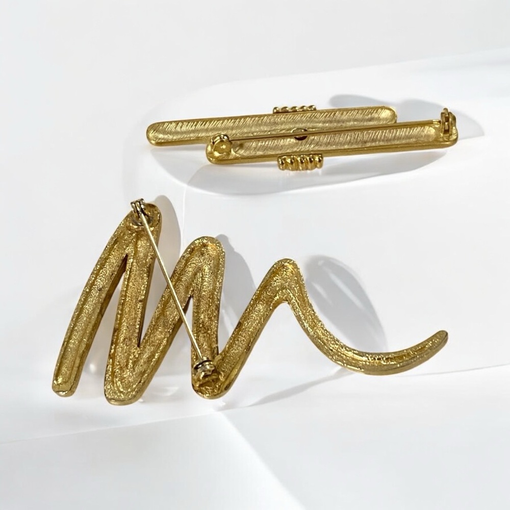 2 vintage gold tone pins - plus a FREE bonus - Picture 2 of 7